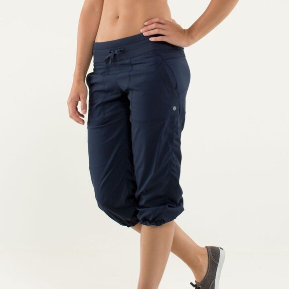 Lululemon Studio Crop *No Liner Inkwell Size 6 - Picture 11 of 12